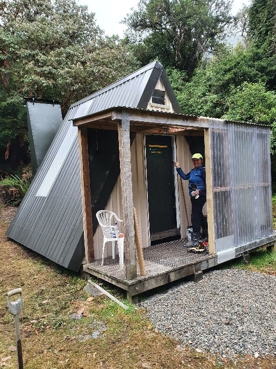 Eel Creek Hut Outside